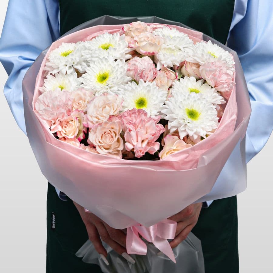 Букет из Гвоздик, Хризантем и Кустовых Роз «Тепло твоих рук»