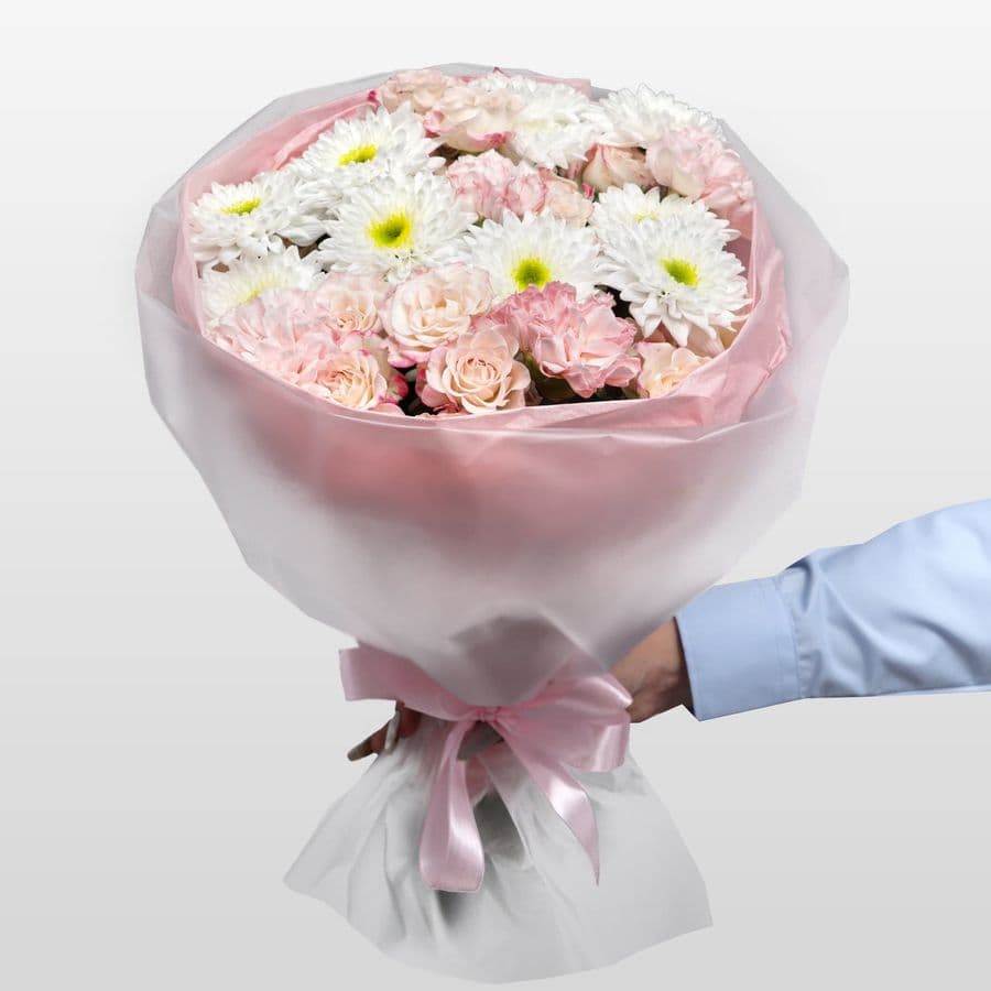 Букет из Гвоздик, Хризантем и Кустовых Роз «Тепло твоих рук»