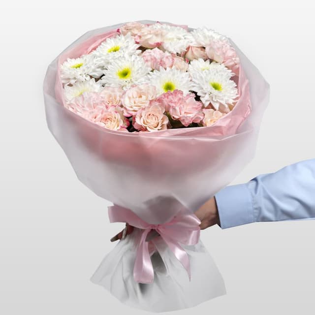 Букет из Гвоздик, Хризантем и Кустовых Роз «Тепло твоих рук» Букет из Гвоздик, Хризантем и Кустовых Роз «Тепло твоих рук»