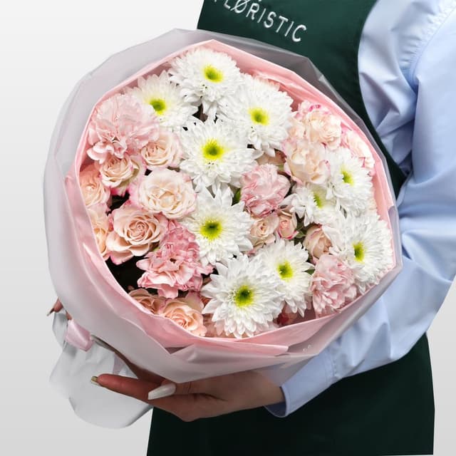 Букет из Гвоздик, Хризантем и Кустовых Роз «Тепло твоих рук» Букет из Гвоздик, Хризантем и Кустовых Роз «Тепло твоих рук»