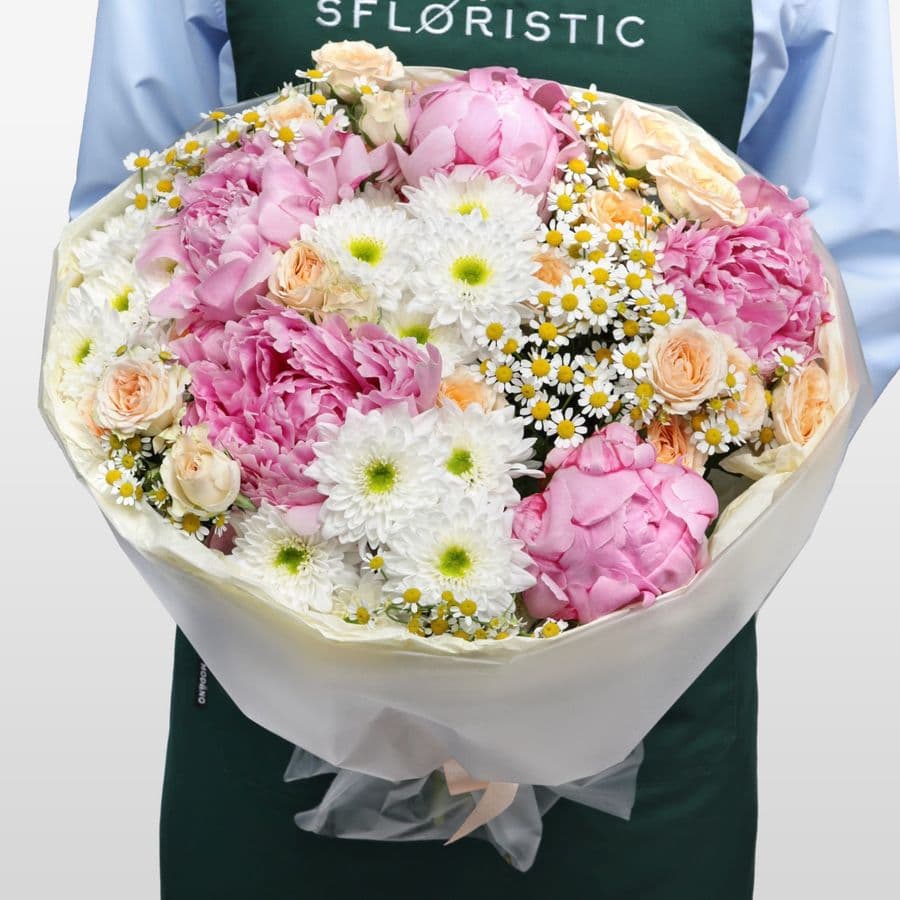 Букет из Пионов, Ромашек и Роз «Цветочный полдень»