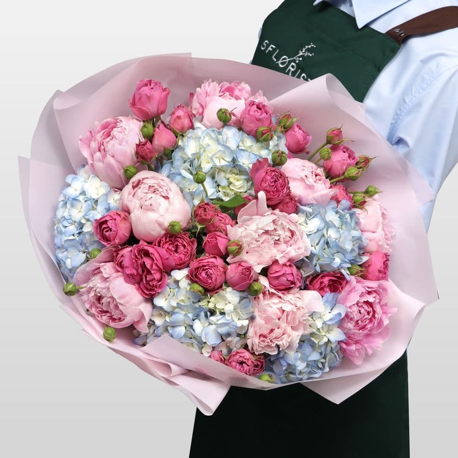 Букет из Пионов, Гортензий и Кустовых Роз «Мгновение красоты»
