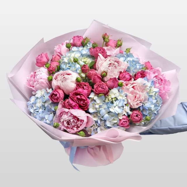 Букет из Пионов, Гортензий и Кустовых Роз «Мгновение красоты» Букет из Пионов, Гортензий и Кустовых Роз «Мгновение красоты»