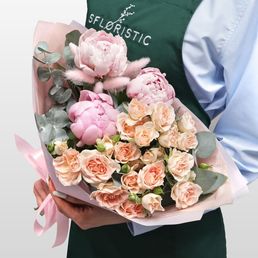 Букет из Пионов и Кустовых Роз «Ванильный бриз»