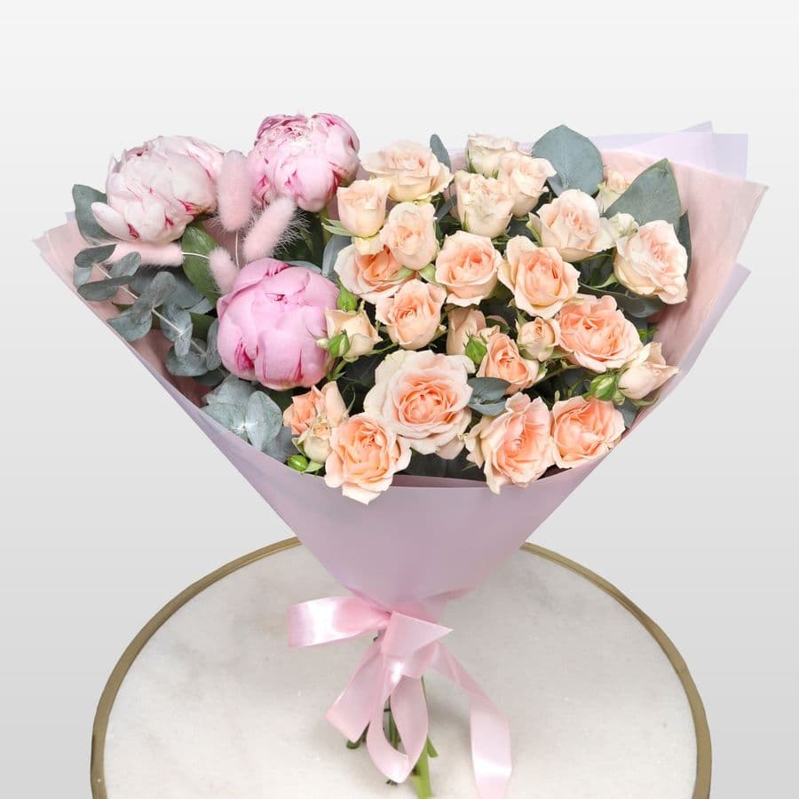 Букет из Пионов и Кустовых Роз «Ванильный бриз»