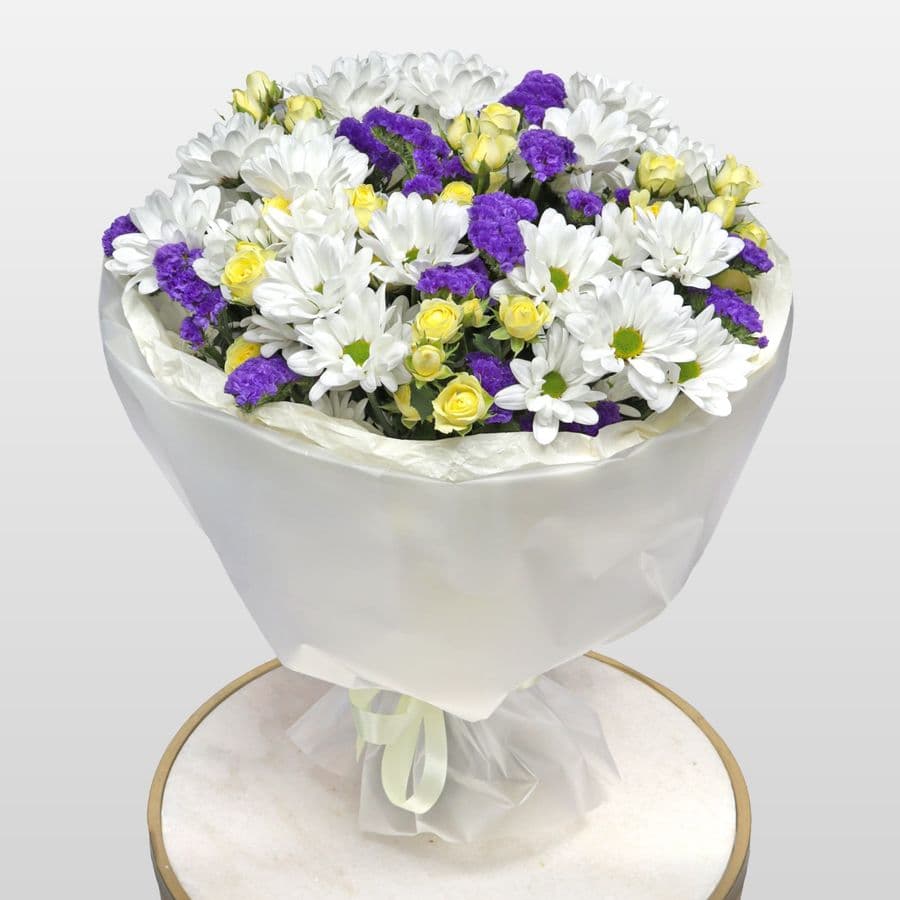 Букет из Кустовых Хризантем и Роз «В красках любви»