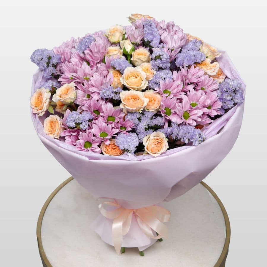 Букет из Кустовых Хризантем и Роз «Туманная заря»