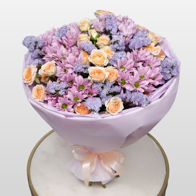 Букет из Кустовых Хризантем и Роз «Туманная заря» Букет из Кустовых Хризантем и Роз «Туманная заря»