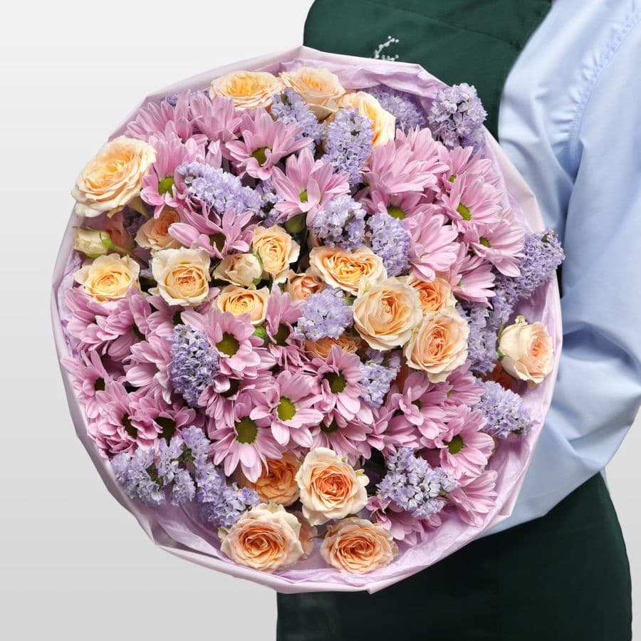 Букет из Кустовых Хризантем и Роз «Туманная заря»