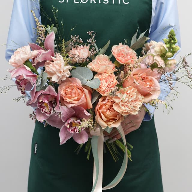 Букет из Орхидей, Роз и Гвоздик «Сказка на закате» Букет из Орхидей, Роз и Гвоздик «Сказка на закате»