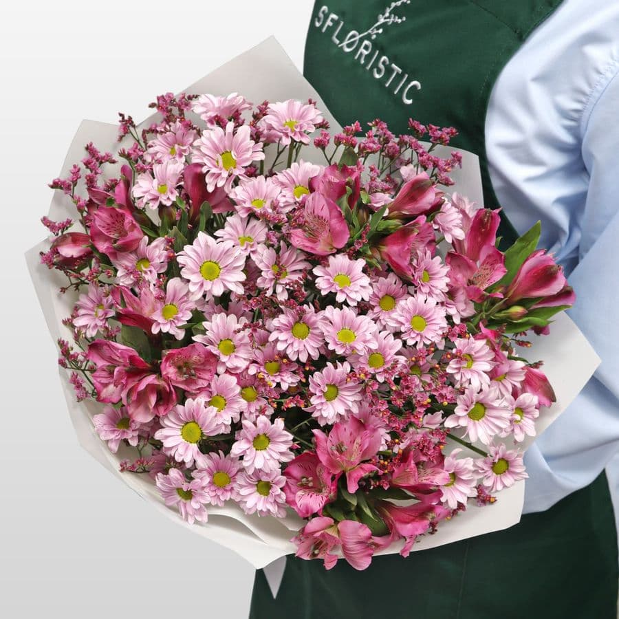 Букет из Альстромерий, Хризантем и Лимониума «Розовая пыльца»