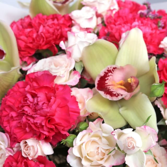 Букет из Роз, Гвоздик и Орхидей «Праздник в сердце» Букет из Роз, Гвоздик и Орхидей «Праздник в сердце»