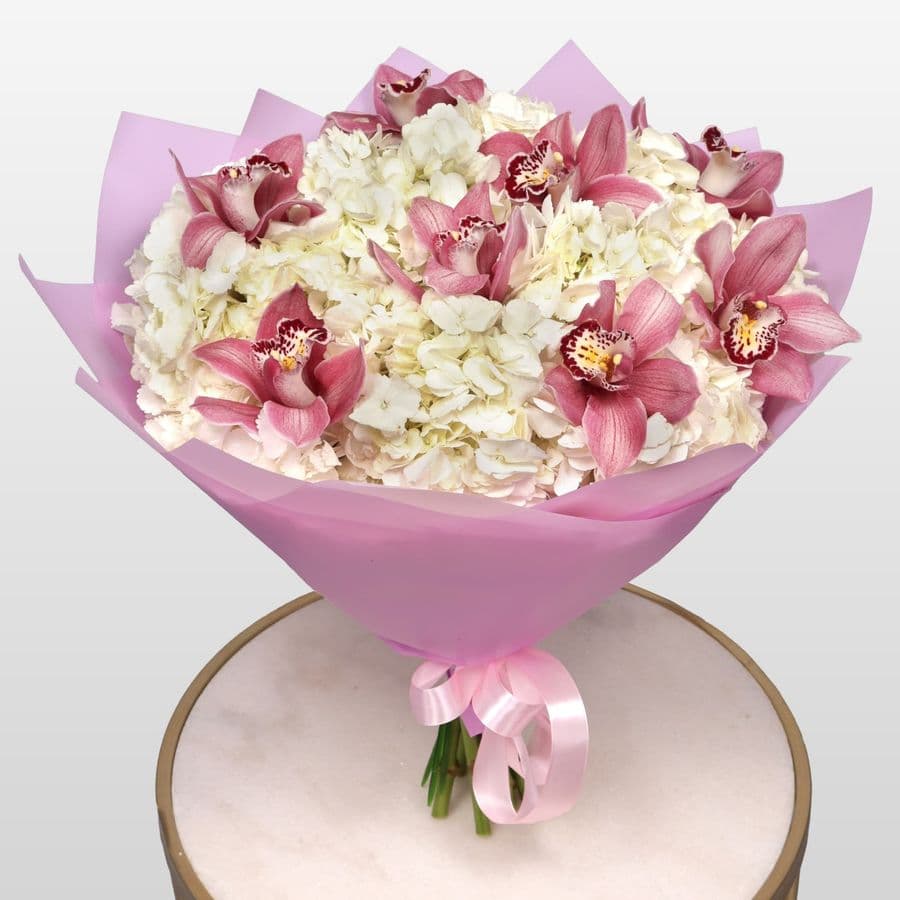 Букет из Гортензий и Орхидей «Сахарная дымка»