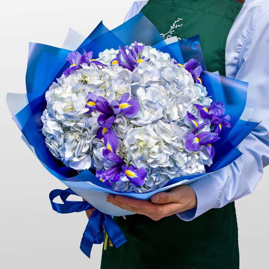 Букет из Ирисов и Гортензий «Тишина звёзд»