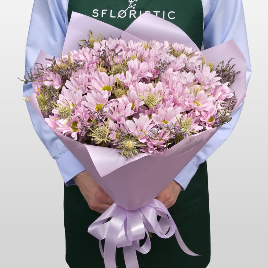 Букет из Хризантем и Эрингиума «Лунная трава»