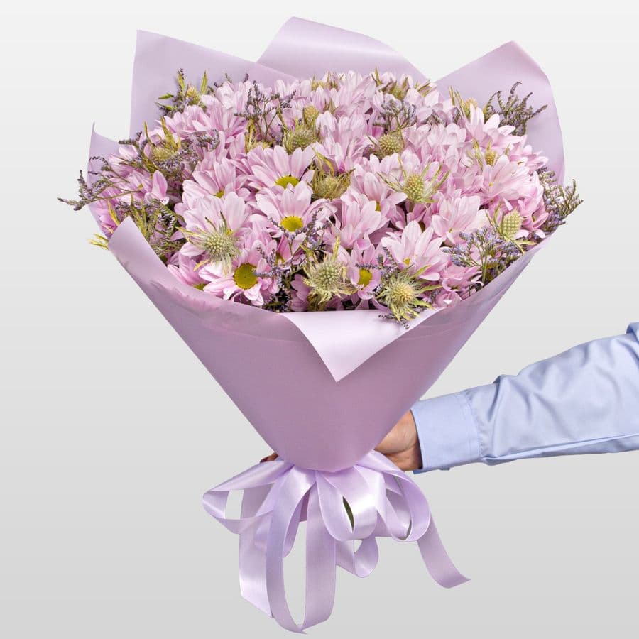 Букет из Хризантем и Эрингиума «Лунная трава»