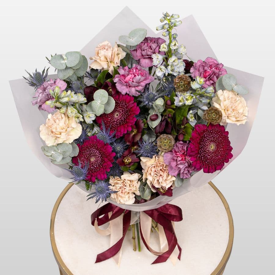 Букет из Гвоздик, Гербер и Дельфиниума «Винтажный Шик»
