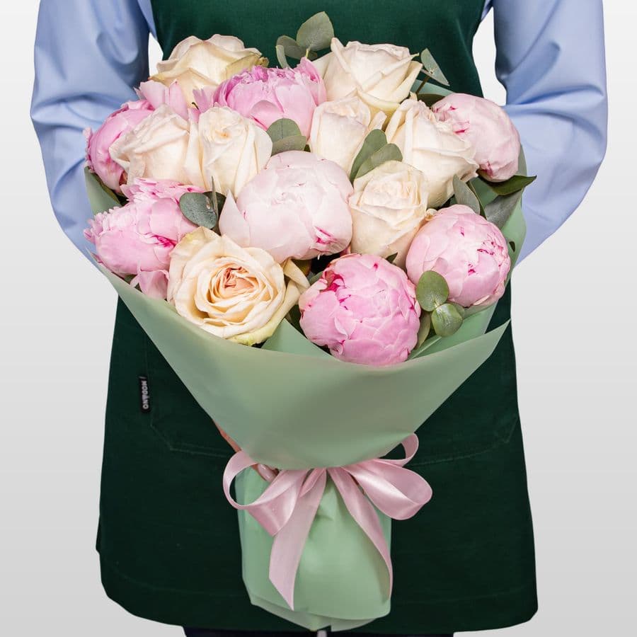 Букет из Пионов и Роз «Ангельский сон»