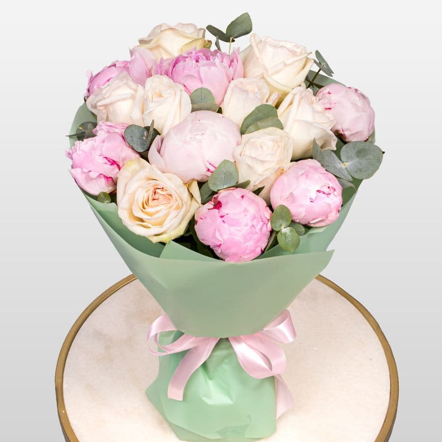 Букет из Пионов и Роз «Ангельский сон»