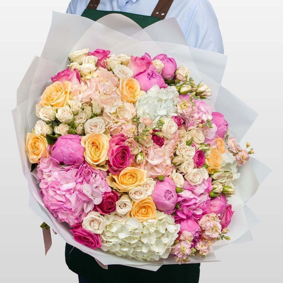 Букет из Роз, Пионов и Гортензий «Садовый шик»