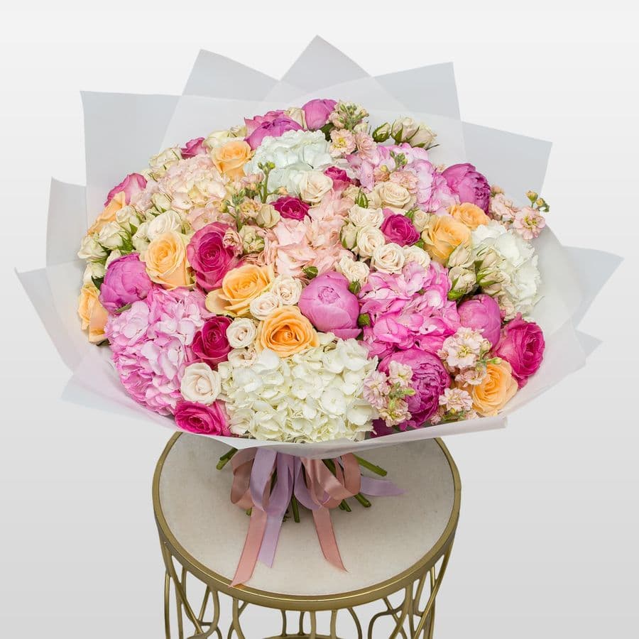 Букет из Роз, Пионов и Гортензий «Садовый шик»