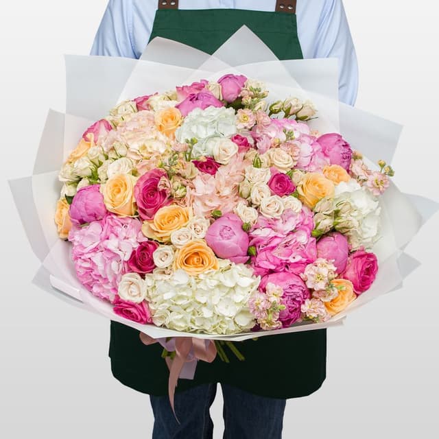 Букет из Роз, Пионов и Гортензий «Садовый шик» Букет из Роз, Пионов и Гортензий «Садовый шик»