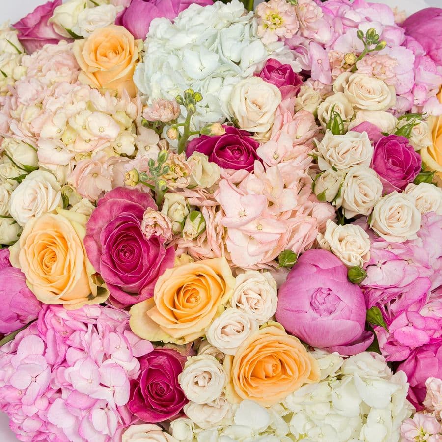 Букет из Роз, Пионов и Гортензий «Садовый шик»