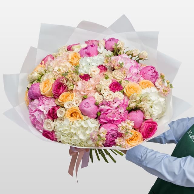 Букет из Роз, Пионов и Гортензий «Садовый шик» Букет из Роз, Пионов и Гортензий «Садовый шик»