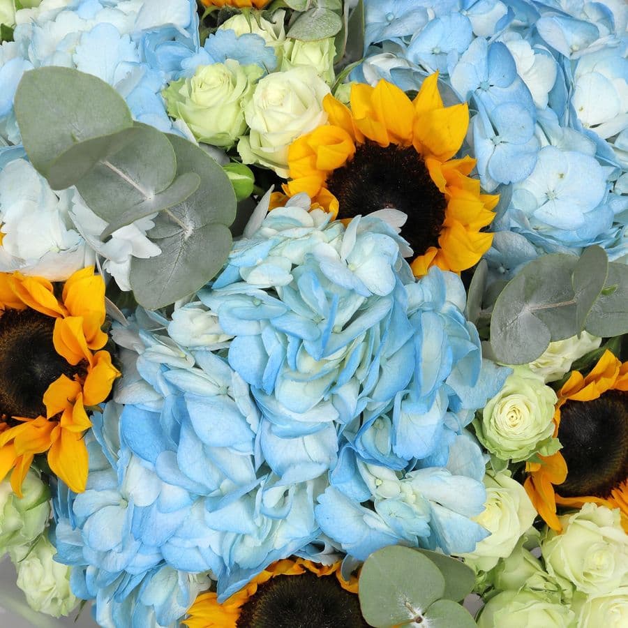 Букет из Подсолнухов, Гортензии и Кустовых роз «Солнечное небо»