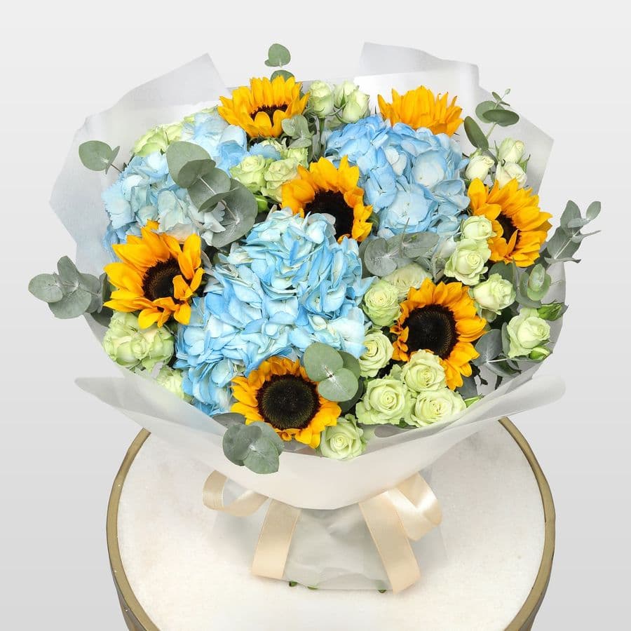 Букет из Подсолнухов, Гортензии и Кустовых роз «Солнечное небо»