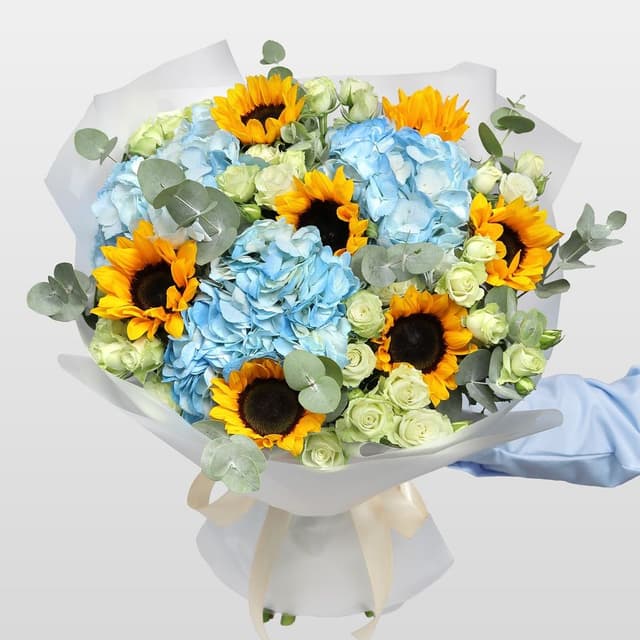 Букет из Подсолнухов, Гортензии и Кустовых роз «Солнечное небо» Букет из Подсолнухов, Гортензии и Кустовых роз «Солнечное небо»