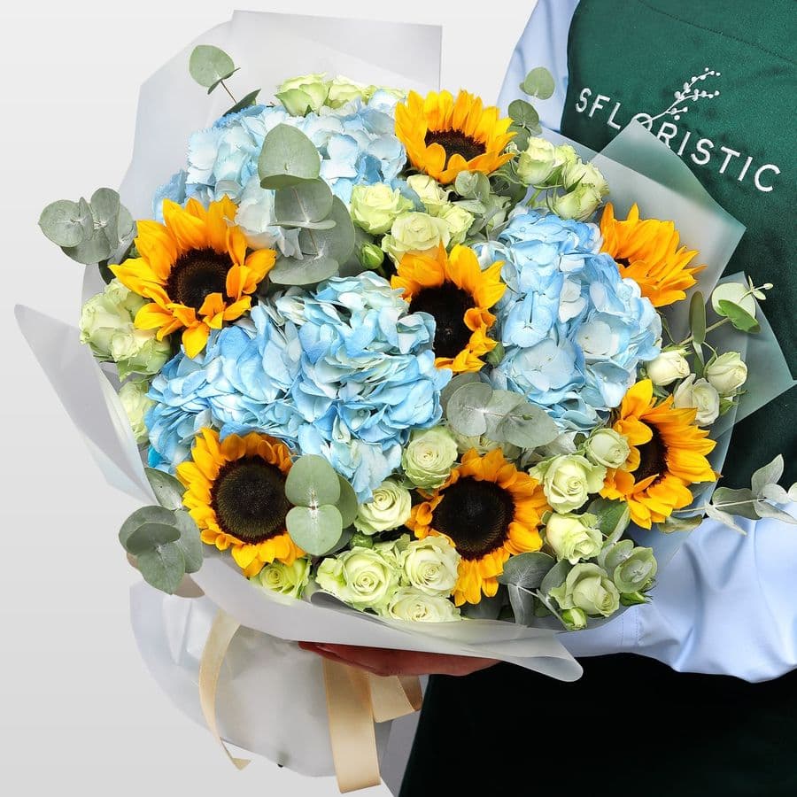 Букет из Подсолнухов, Гортензии и Кустовых роз «Солнечное небо»