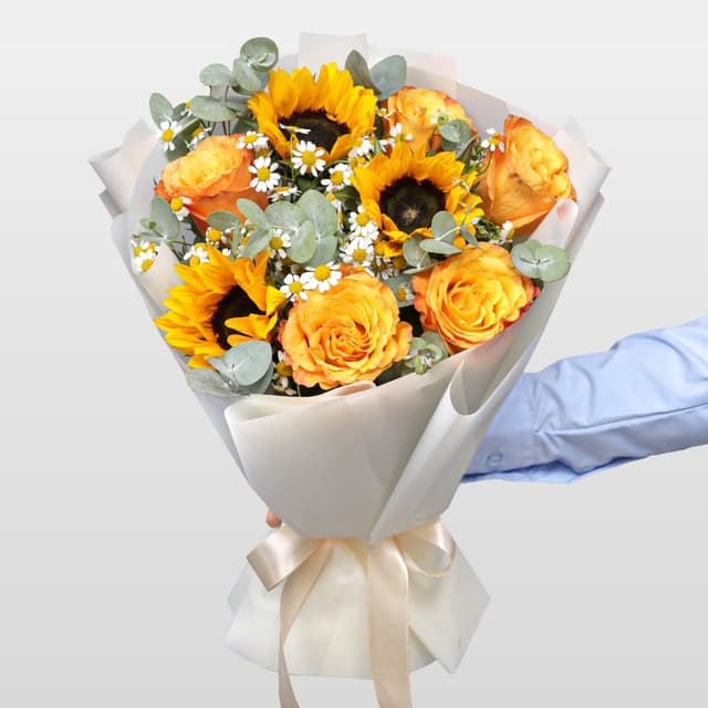 Букет из Подсолнухов, Ромашек и Роз «Жёлтое настроение» Букет из Подсолнухов, Ромашек и Роз «Жёлтое настроение»