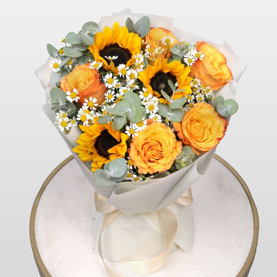 Букет из Подсолнухов, Ромашек и Роз «Жёлтое настроение»