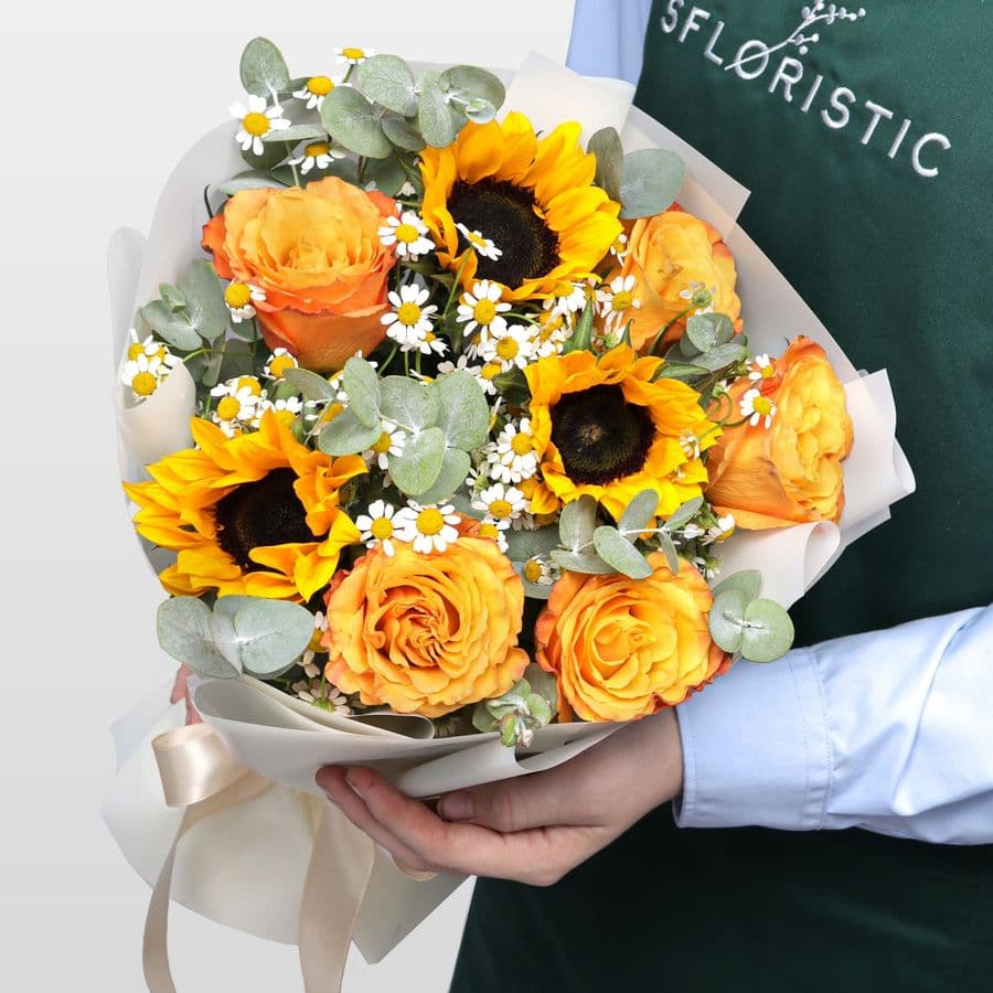 Букет из Подсолнухов, Ромашек и Роз «Жёлтое настроение»