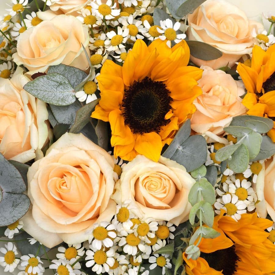 Букет из Подсолнухов, Ромашек и Роз «Летний закат»