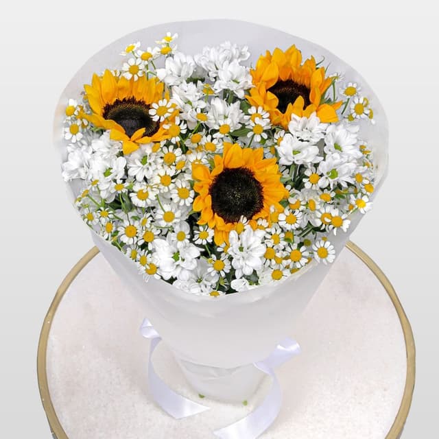 Букет из Подсолнухов, Ромашек и Сантини «Нежное сияние» Букет из Подсолнухов, Ромашек и Сантини «Нежное сияние»