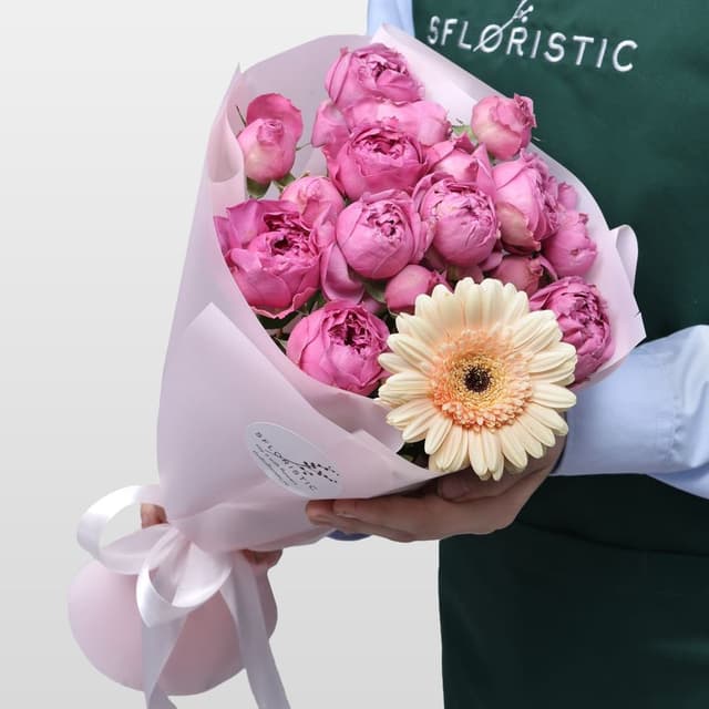 Букет из Кустовых роз и Гермини «Утренний туман» Букет из Кустовых роз и Гермини «Утренний туман»