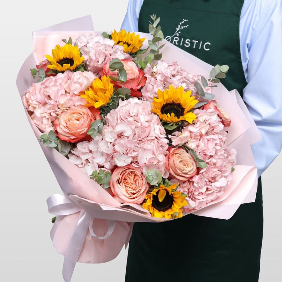 Букет из Подсолнухов, Гортензии и Роз Кахала «Медовый рассвет»