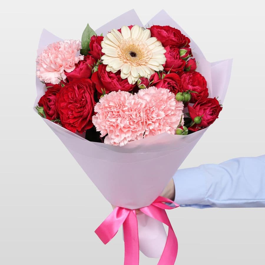 Букет из Кустовых Роз, Гвоздик и Гермини «Вихрь цветов»