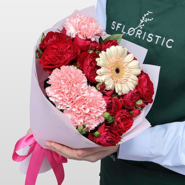 Букет из Кустовых Роз, Гвоздик и Гермини «Вихрь цветов» Букет из Кустовых Роз, Гвоздик и Гермини «Вихрь цветов»