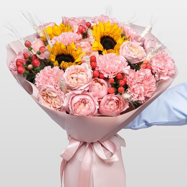 Букет из Подсолнухов, Роз и Гвоздик «Яркий урожай» Букет из Подсолнухов, Роз и Гвоздик «Яркий урожай»