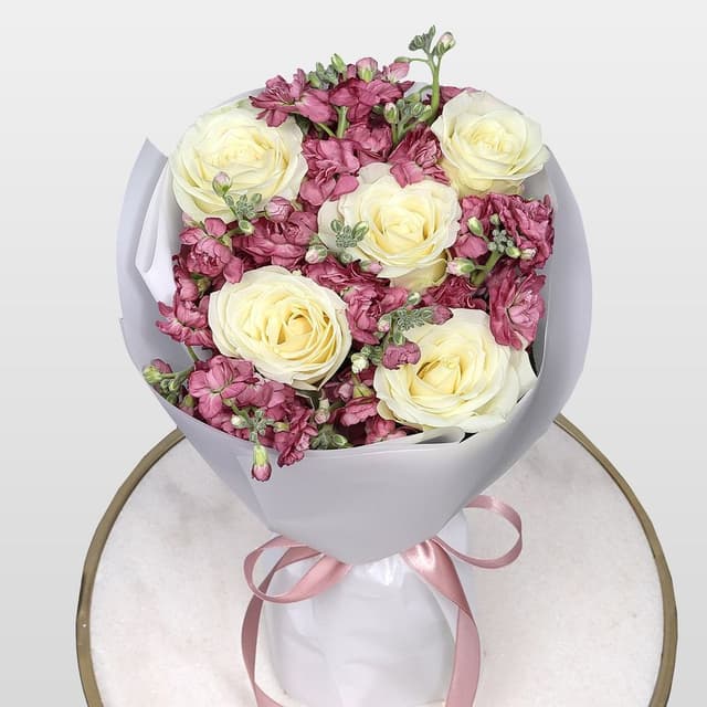 Букет из Роз и Маттиол «Сливочная нежность» Букет из Роз и Маттиол «Сливочная нежность»