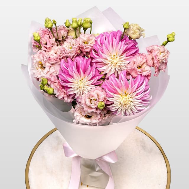 Букет из Георгин и Эустомы «Подарок Феи» Букет из Георгин и Эустомы «Подарок Феи»