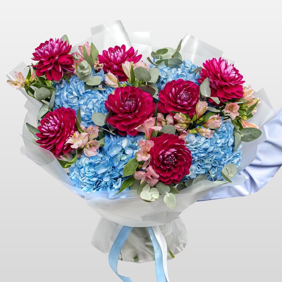 Букет из Георгин, Гортензий и Альстромерий «Полночный Сад»