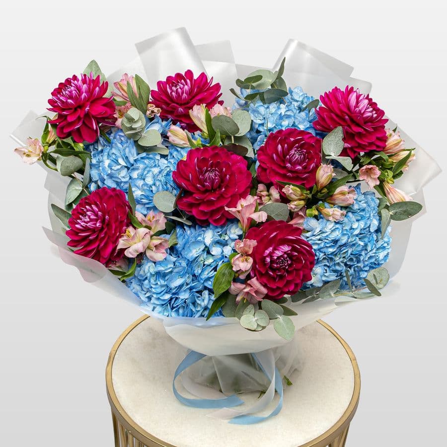 Букет из Георгин, Гортензий и Альстромерий «Полночный Сад»