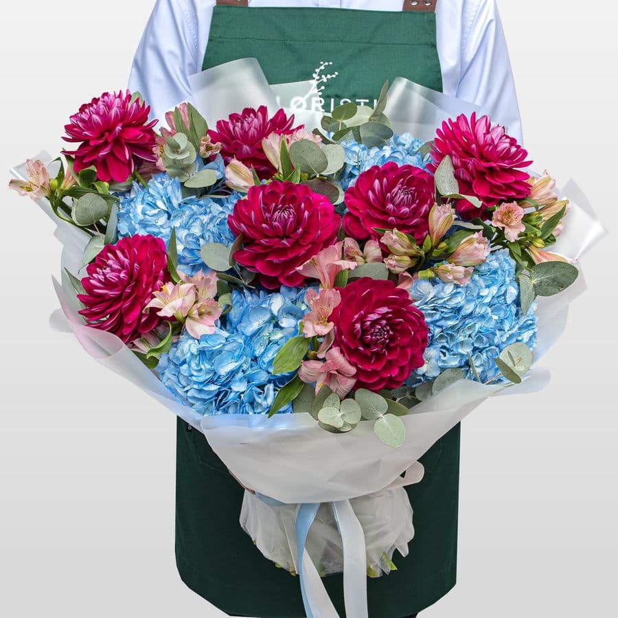 Букет из Георгин, Гортензий и Альстромерий «Полночный Сад»