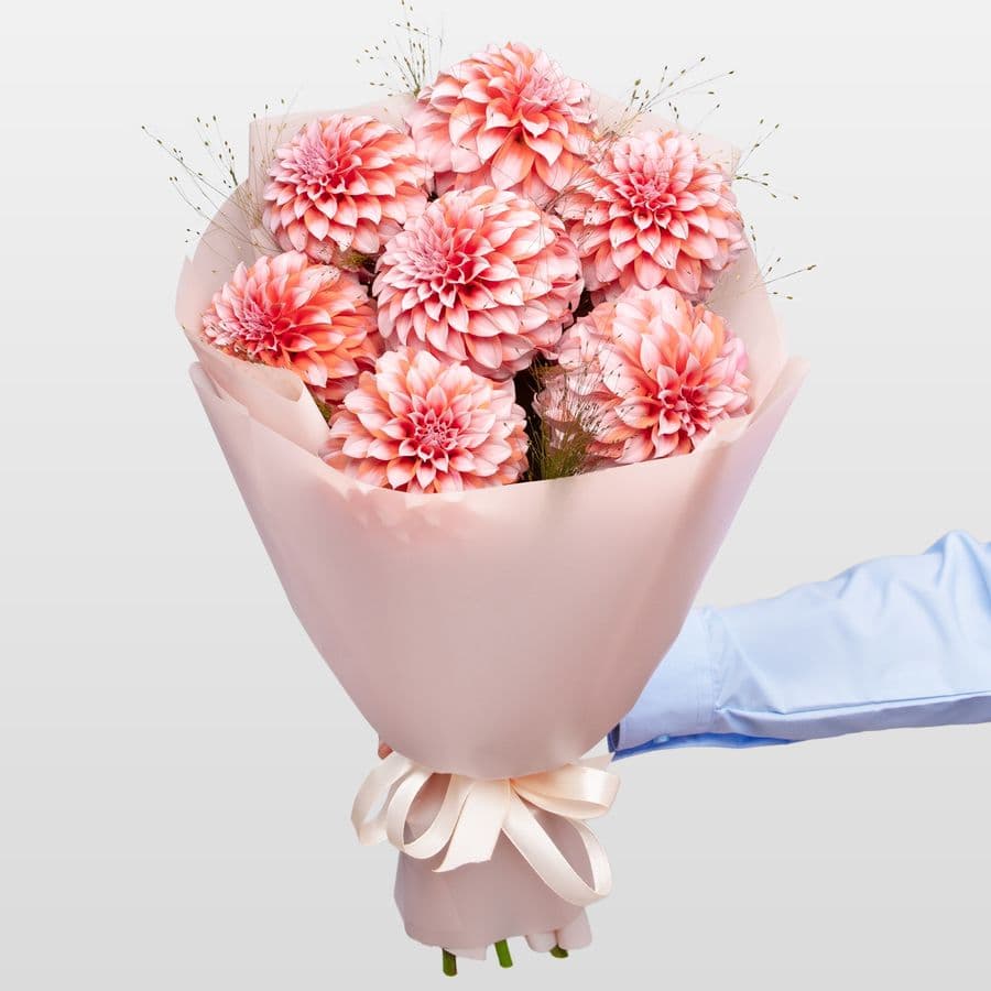 Букет из Георгин и Паникума «Нежный Шелк»