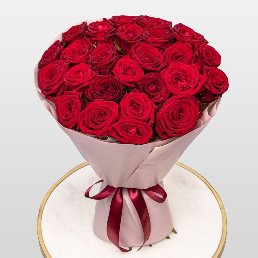 Букет из красных Роз Россия 25 шт «Стрела Амура»