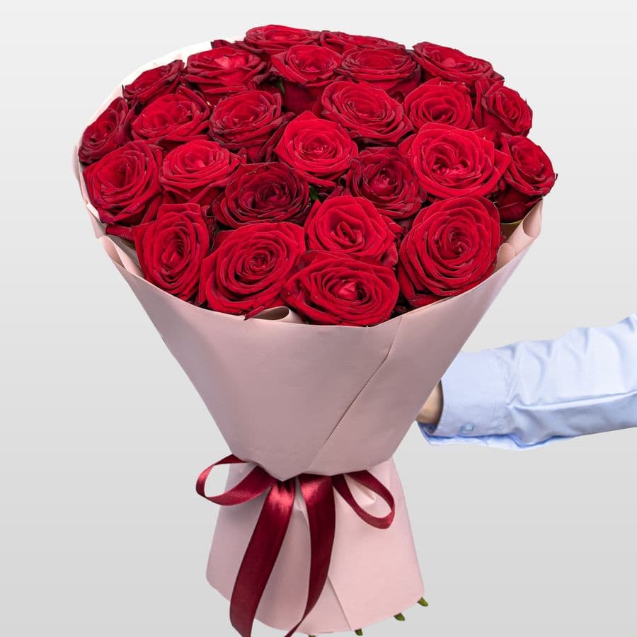 Букет из красных Роз Россия 25 шт «Стрела Амура»